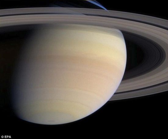 遙遠：造成這個強大雷擊的風暴是土星迄今記錄在案壽命最長的。